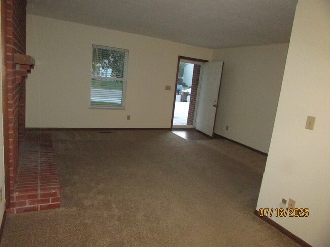 Private Entrance - 1854 N Lakeman Dr