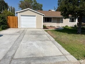 Building Photo - 1120 Amberwood Rd