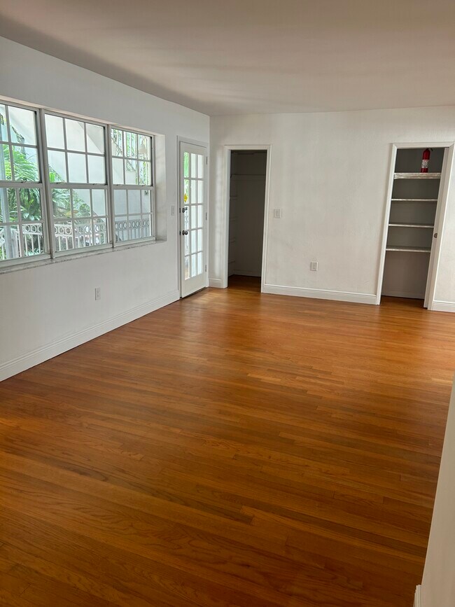 Foto del edificio - 1561 West Ave
