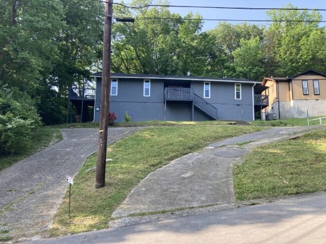 Tusculum Duplex - Tusculum Duplex Townhome