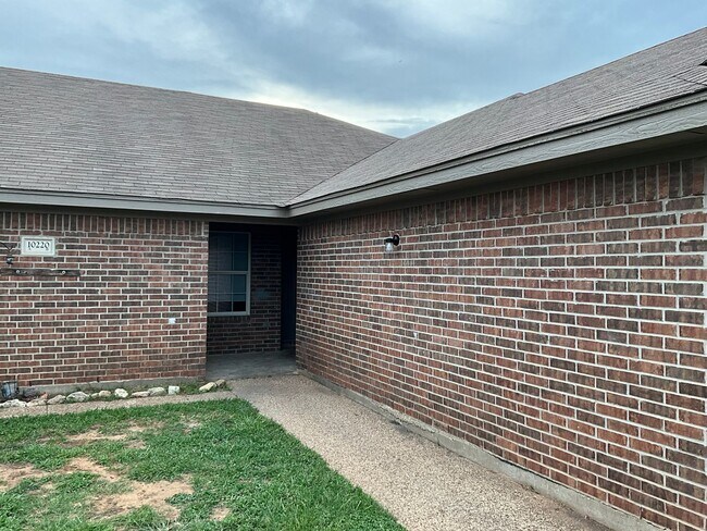 Foto del edificio - 10220 Lilac Ln