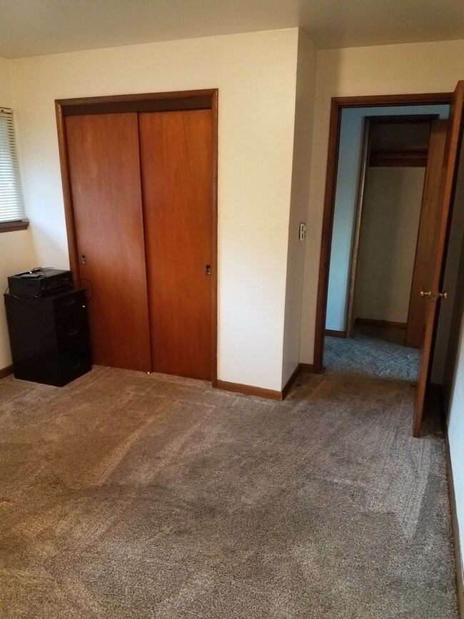 Building Photo - 852 HS CARLSEN