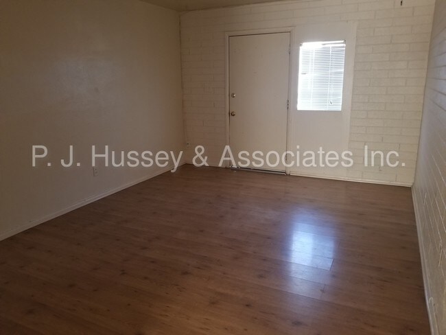 Building Photo - 4907 E Willetta St