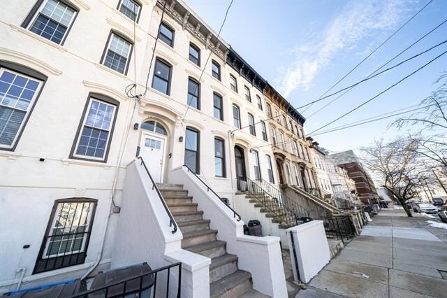 Foto del edificio - 258 Suydam Ave