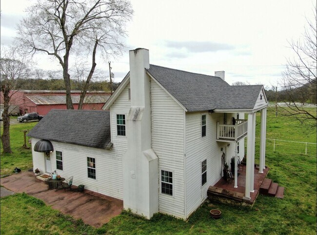 Foto del edificio - 2145 Baker Rd