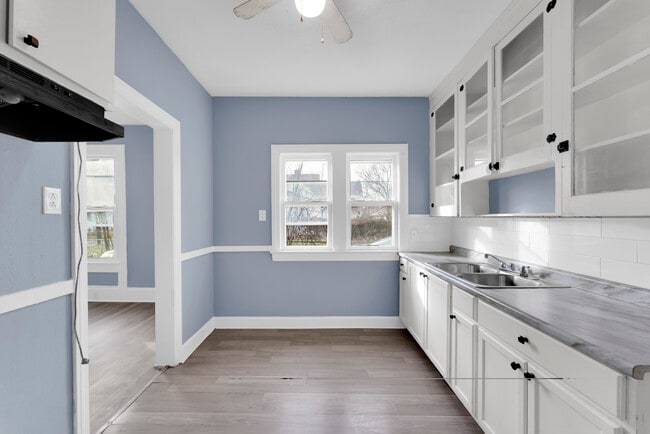 Building Photo - 2206 Kenneth Ave