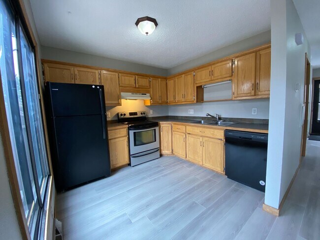 Foto del edificio - 4 Bedroom Townhome by Moorhead High School!
