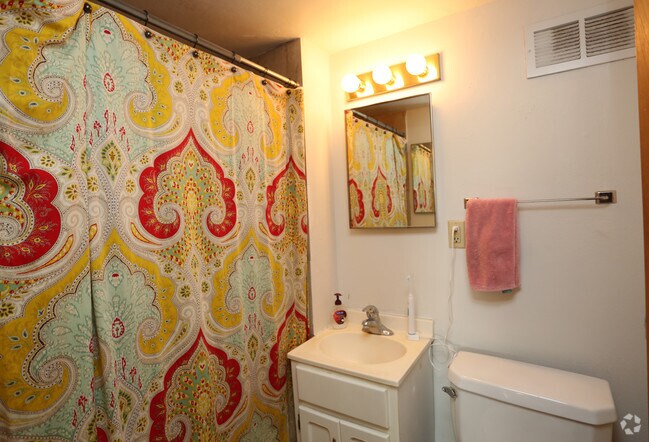 Baño - 1301 Spring St