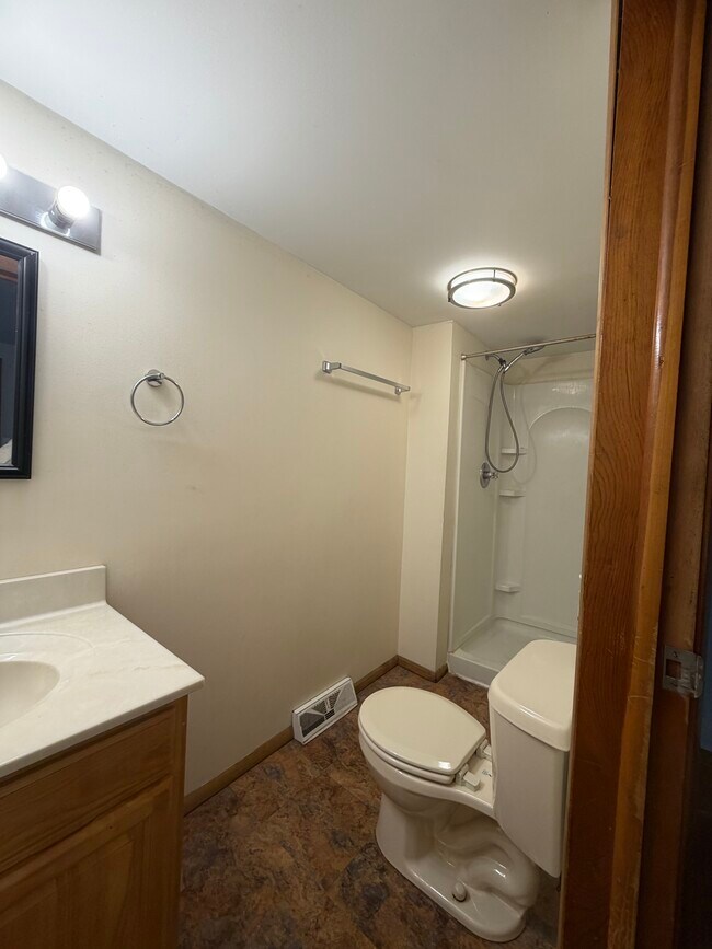 Foto del edificio - 307 Gilmore Ave