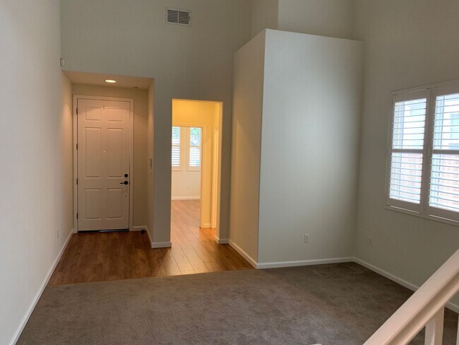 Foto del edificio - Beautiful 4 Bedroom 3 Bath Brentwood Home