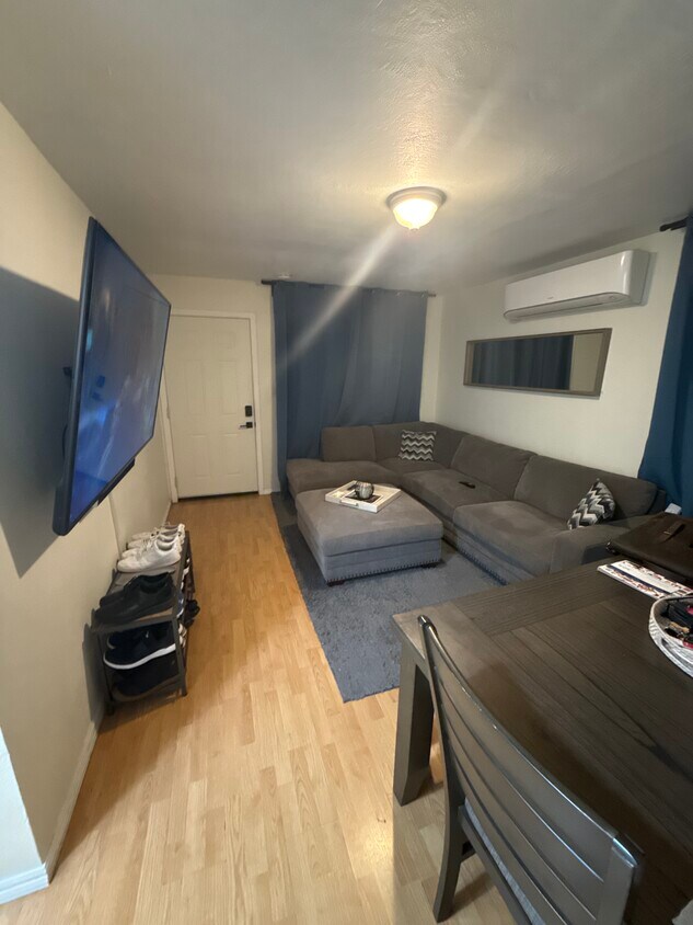 Foto principal - 7324 Milton Ave