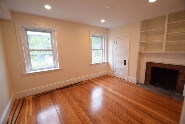 Building Photo - 1614 Beacon St