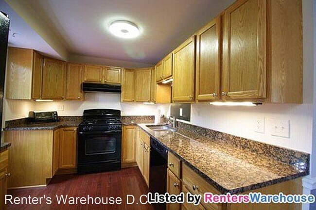 Building Photo - 4 br, 2.5 bath House - 7926 Central Park C...