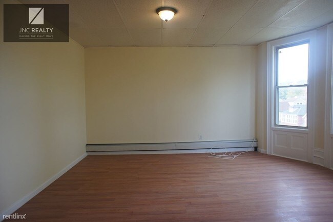 Building Photo - 3 br, 1 bath  - 168 Hillside Ave