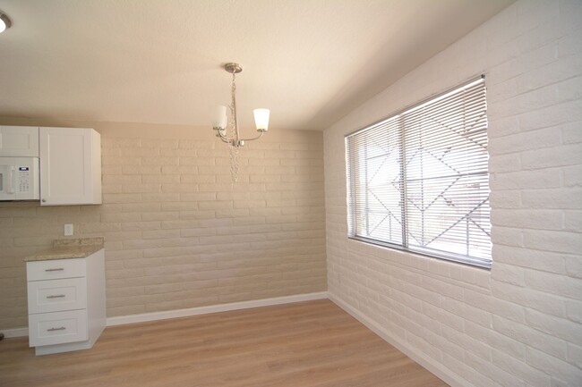 Foto del edificio - Spacious 4 Bedroom 2 Bath Home! Great Sout...