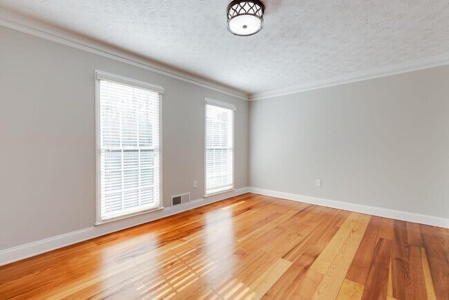 Building Photo - 4843 McPherson Dr NE