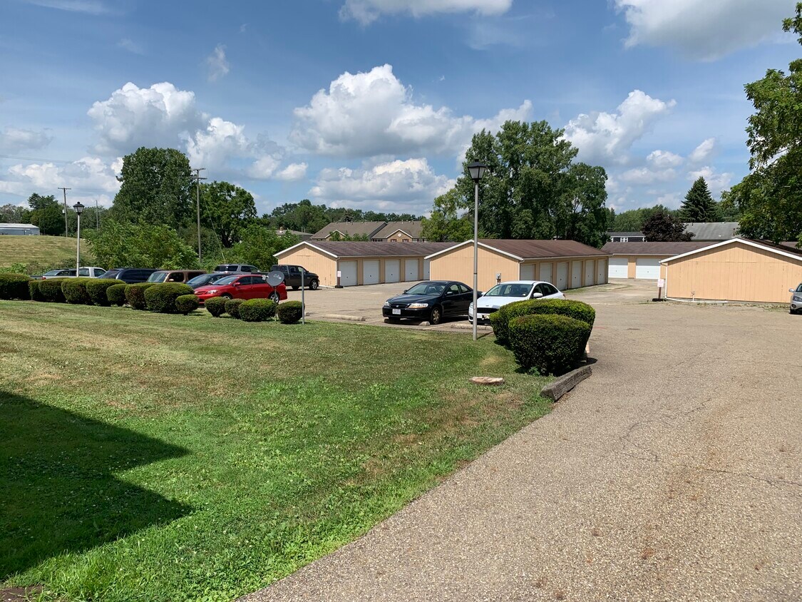 3795 Mt Pleasant St NW, North Canton, OH 44720 Apartments North