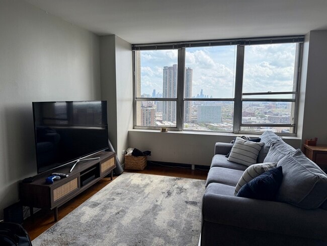 Foto del edificio - 655 W Irving Park Rd