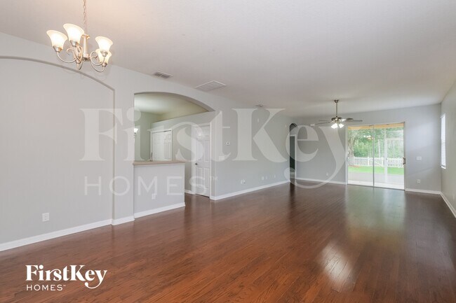 Foto del edificio - 7847 Foxgrove Dr