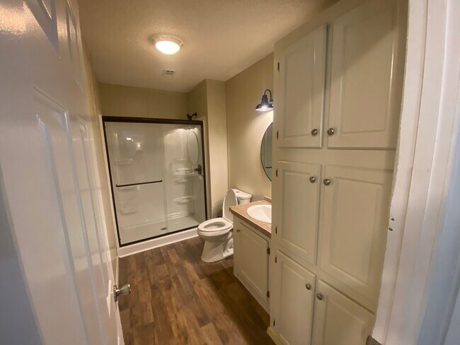 Building Photo - 461 Crewlake Loop