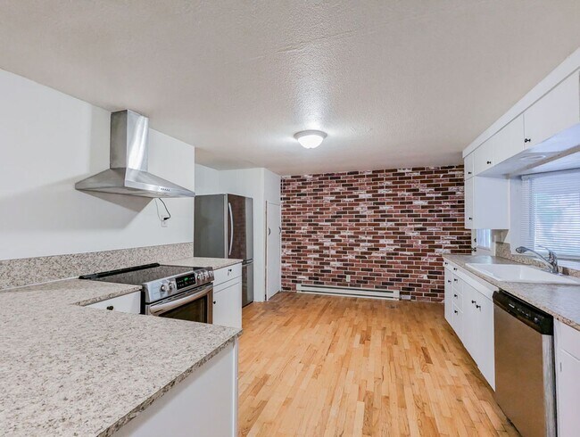 Building Photo - 13907 28th St NE