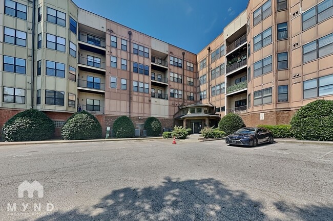 Building Photo - 898 Oak St SW