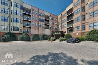 Building Photo - 898 Oak St SW