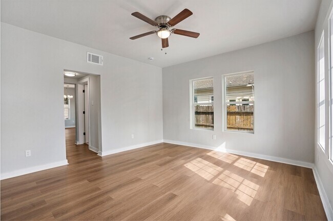 Foto del edificio - 1115 Hogan St