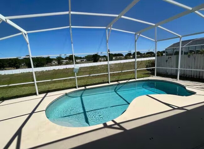 Foto del edificio - 554 Lockbreeze Dr