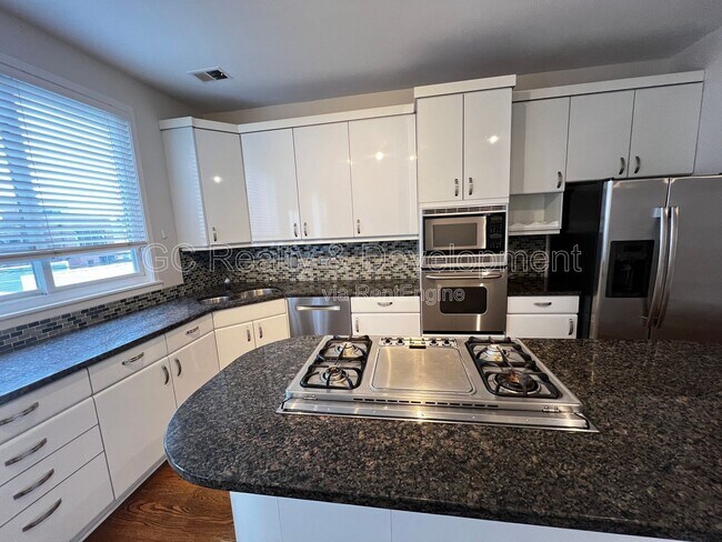 Foto del edificio - 1423 W Oakdale Ave