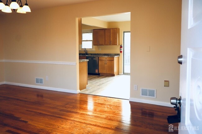 Building Photo - 13 Carpathia St