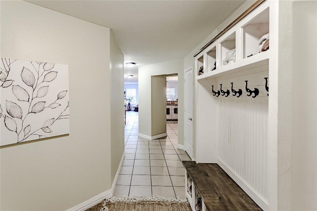 Foto del edificio - 2048 Lake Trail Dr