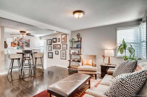 Building Photo - Charming 2 Bed/2 Bath Sunnyside Home
