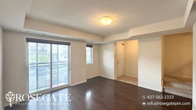 Photo du bâtiment - Newly Renovated 2-Bedroom, 1.5-Bath Stacke...