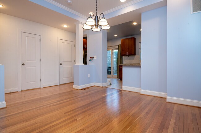 Foto del edificio - 500 Longfellow St NW