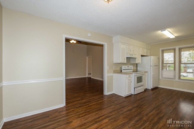 Building Photo - 136 Glenshannon Dr