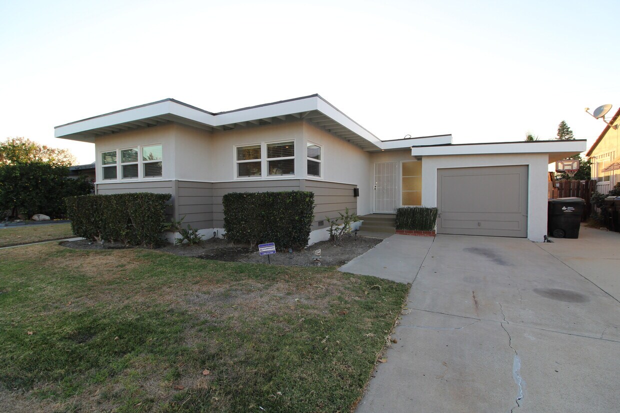 Foto principal - 13223 Flallon Ave