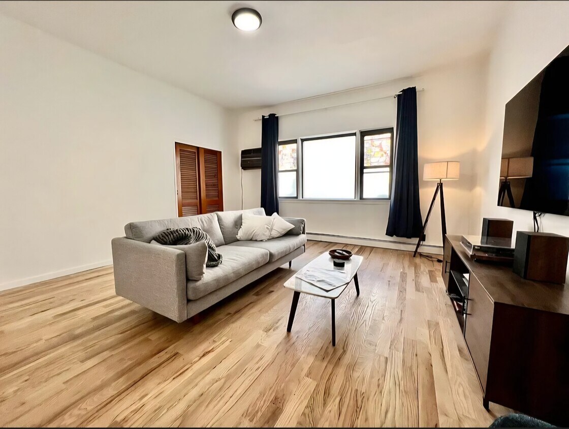 Foto principal - 258 Devoe St