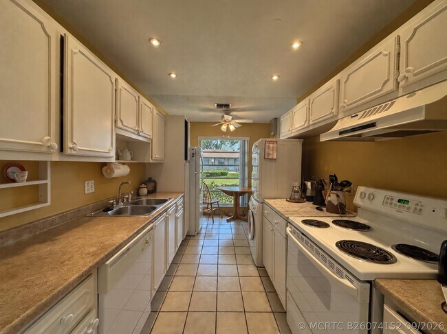 Foto del edificio - 1121 Boxwood Dr