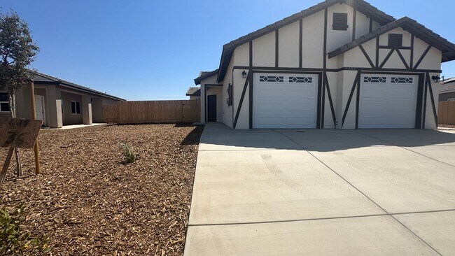 Building Photo - Coyote Run Duplexes 9004