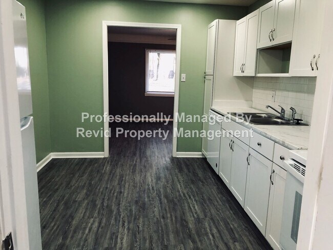 Building Photo - UTILITIES INCLUDED 3 Bed 1 Bath Home
