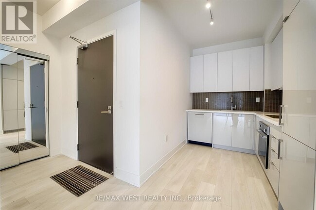 Building Photo - 2908 Hwy 7