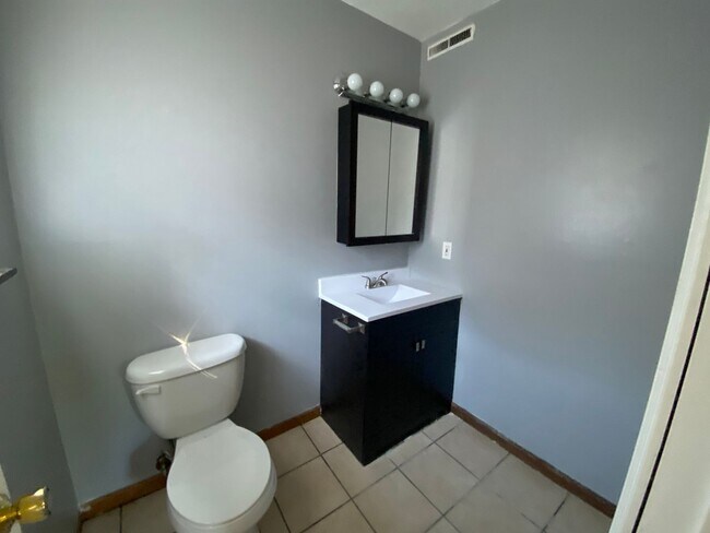 Foto del edificio - 131 Maple Grove Way