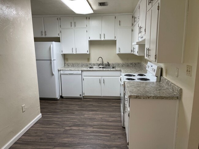 Building Photo - PORTLAND TOWNHOMES