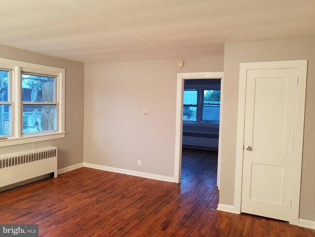 Foto del edificio - 7 E Main St