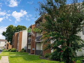 Building Photo - 45 Haverford Ct