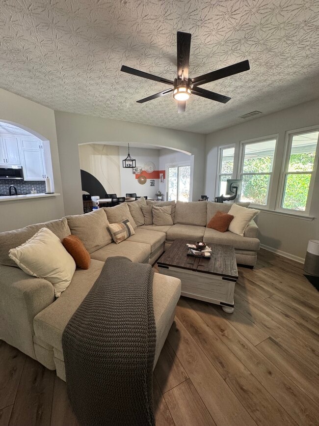 Building Photo - 980 Mays Ln SW