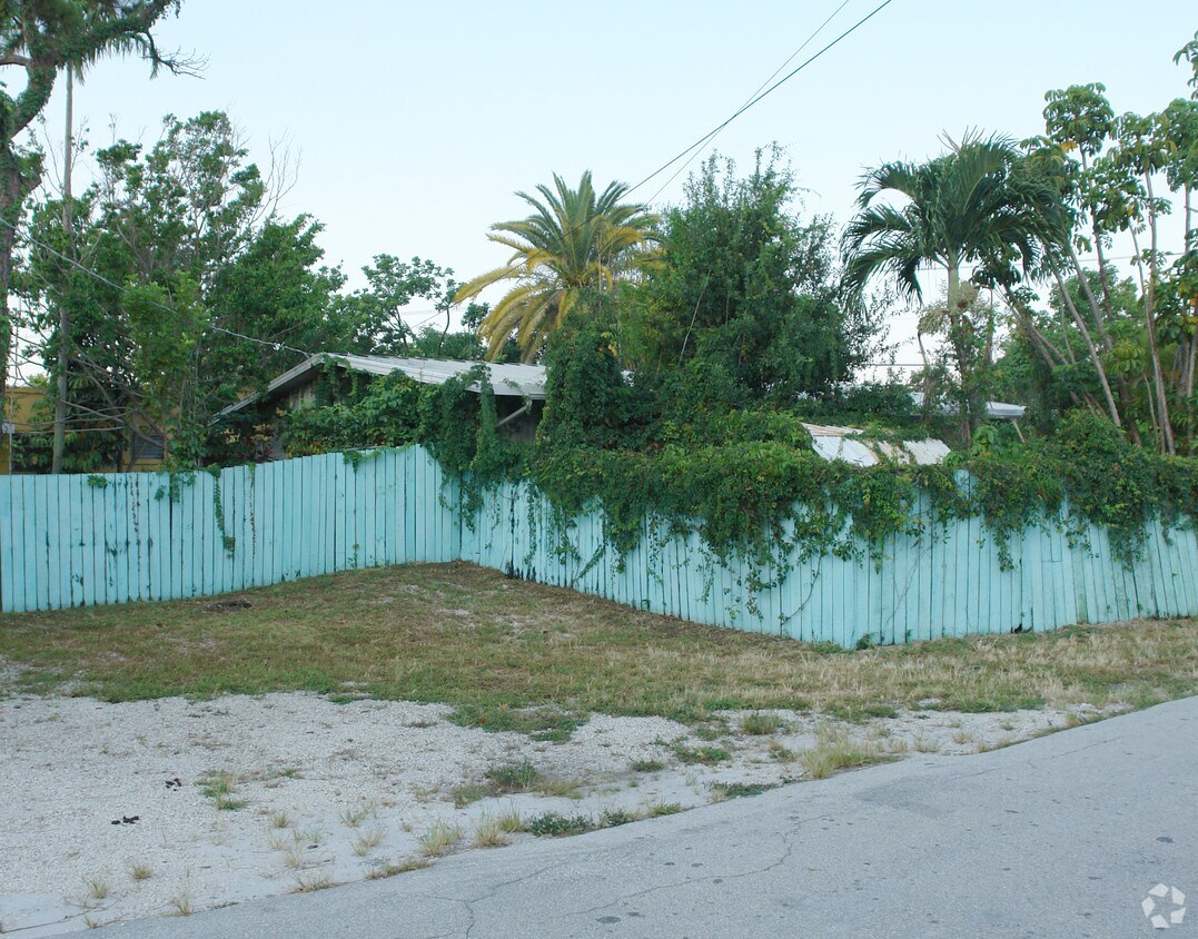 Foto del edificio - 700 SE 12th Ct