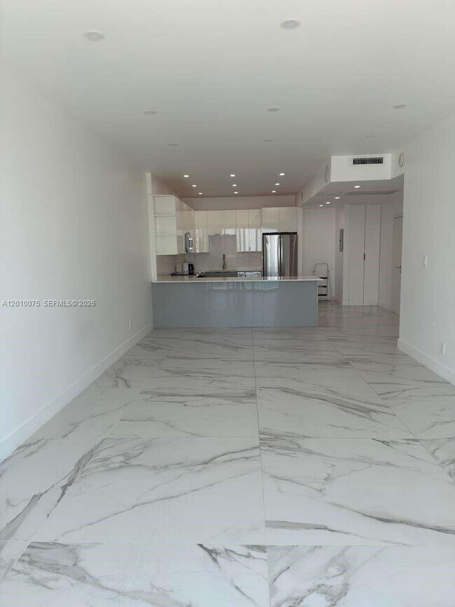Foto del edificio - 19370 Collins Ave