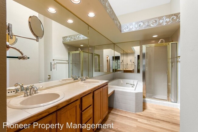 Foto del edificio - 3 br, 3 bath House - 4605 S Yosemite St #7